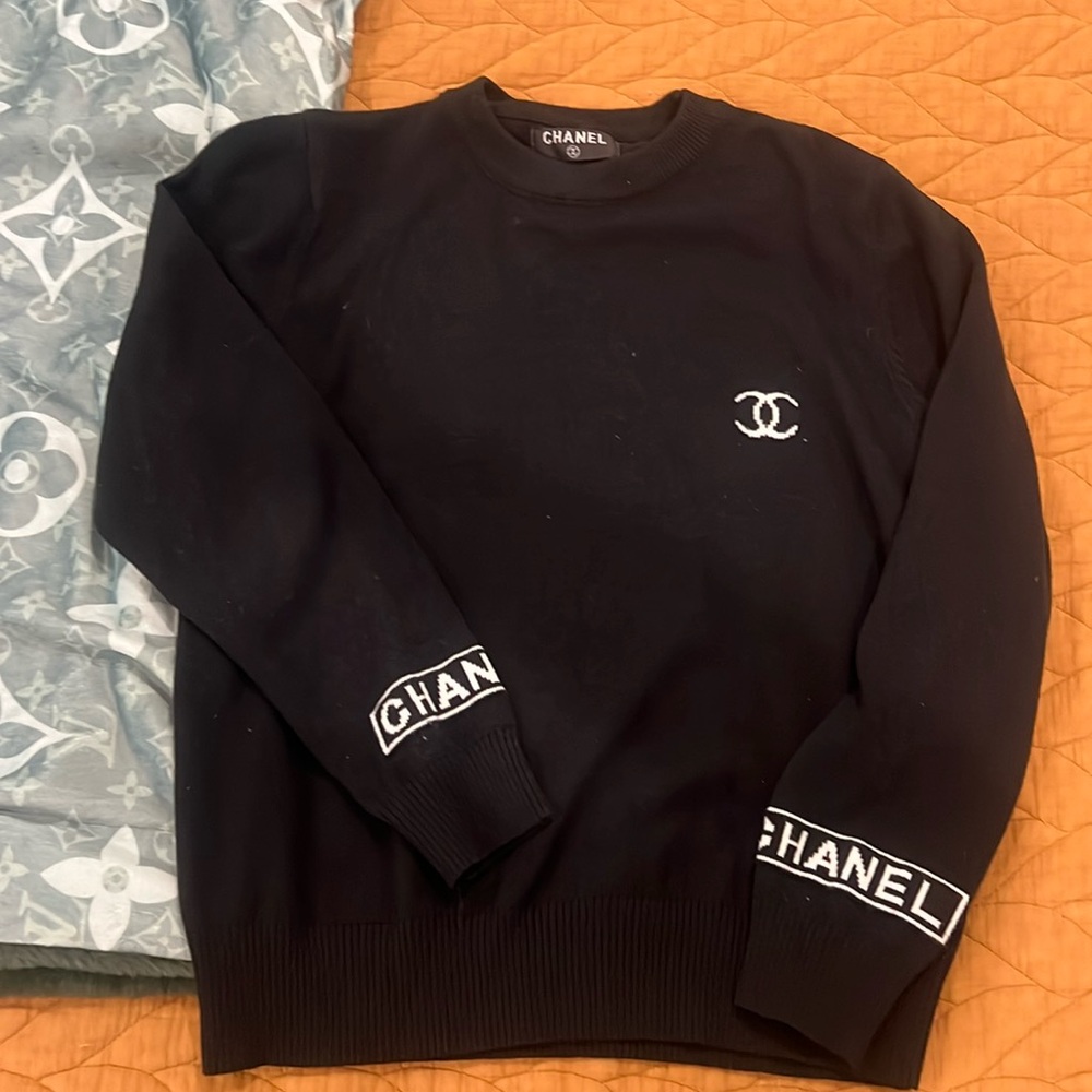 AMAZING QUALITY BLACK & WHITE SWEATER